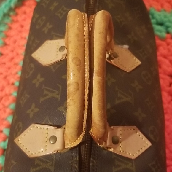 Authentic Louis Vuitton Speedy 35 - Picture 7 of 16